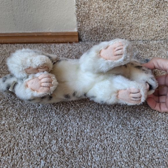 Hansa 2010 Snow Leopard Cub Moveable Limbs/Tall Plush - Picture 4 of 6